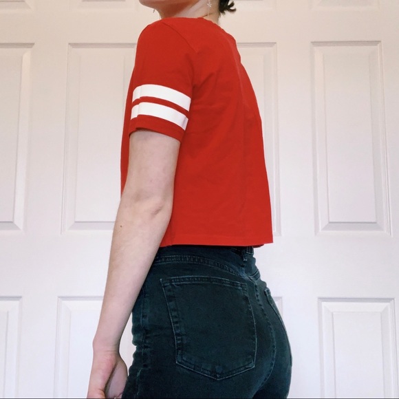 Red crop top tee - Picture 2 of 3